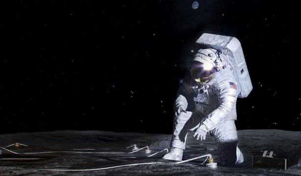 Concepto artístico de un astronauta de Artemis desplegando un instrumento en la superficie lunar. Fuente: NASA