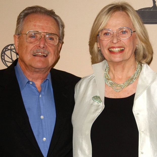 William Daniels y Bonnie Bartlett posando en "Another Opening, Another Show: A Celebration Of TV Theme Music". Fuente: Bigstock