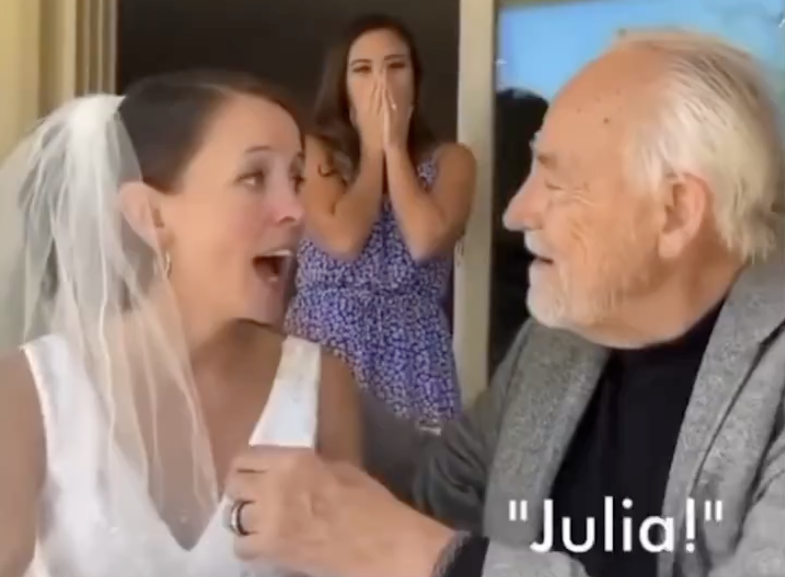 VÍDEO: Un hombre mayor con alzhéimer reconoce a su hija el día de su boda