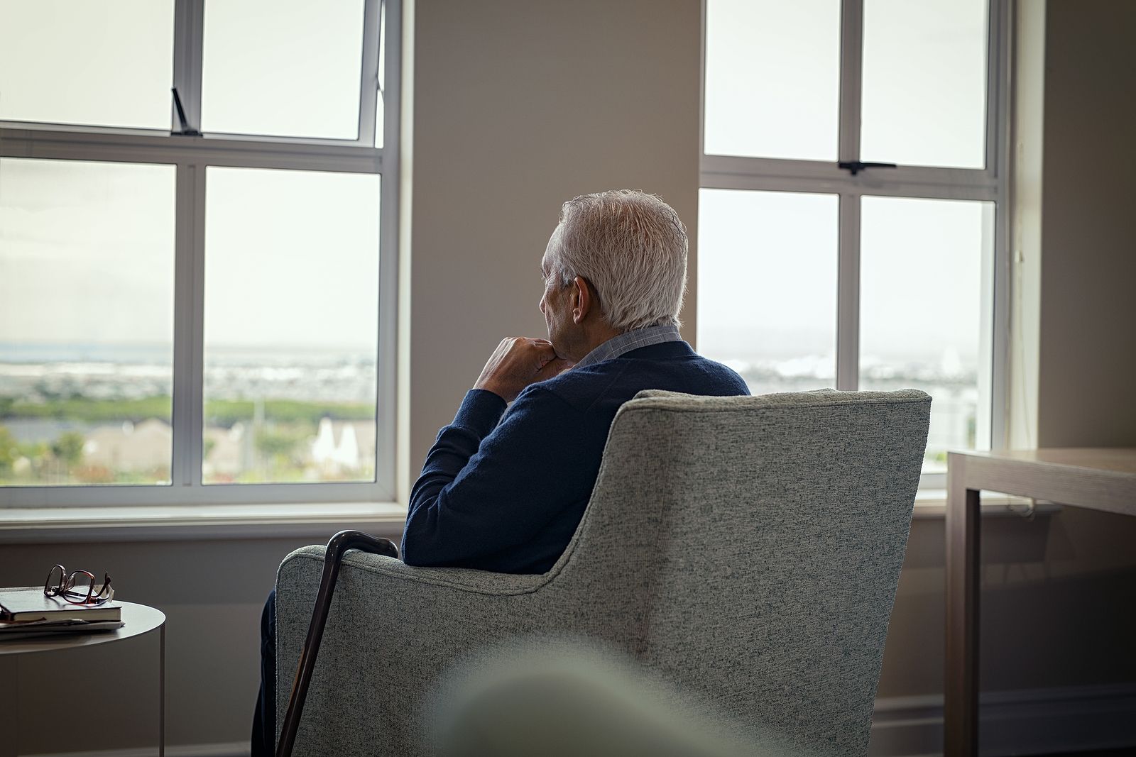 La ciencia lo confirma: este es el 'efecto secundario' de la soledad en la salud cerebral. Bigstock