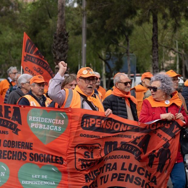 europapress 5941731 manifestantes protesta marea pensionista plaza universitat delegacion 1 1 621x621