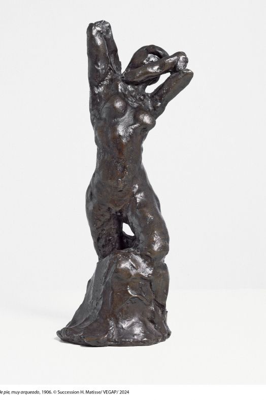 Henri Matisse. Desnudo de pie, muy arqueado, 1906. Bronce fundido a la cera perdida con pátina verde oscura. Donación de Marie Matisse al Estado francés para depósito en Museo Matisse de Niza, 1978. Museo de Orsay, París. © Succession H. Matisse/ VEGAP/ 2024.