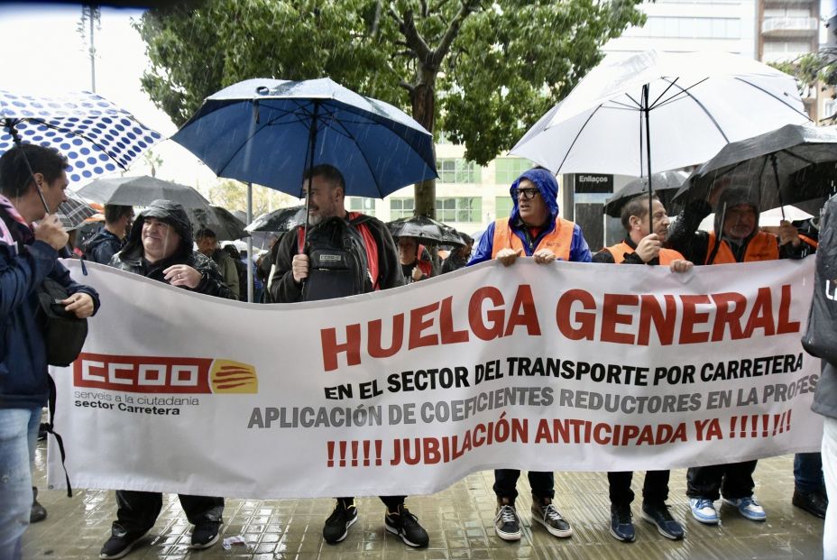 Huelga de autobuses para reclamar la jubilación anticipada: fechas y servicios mínimos