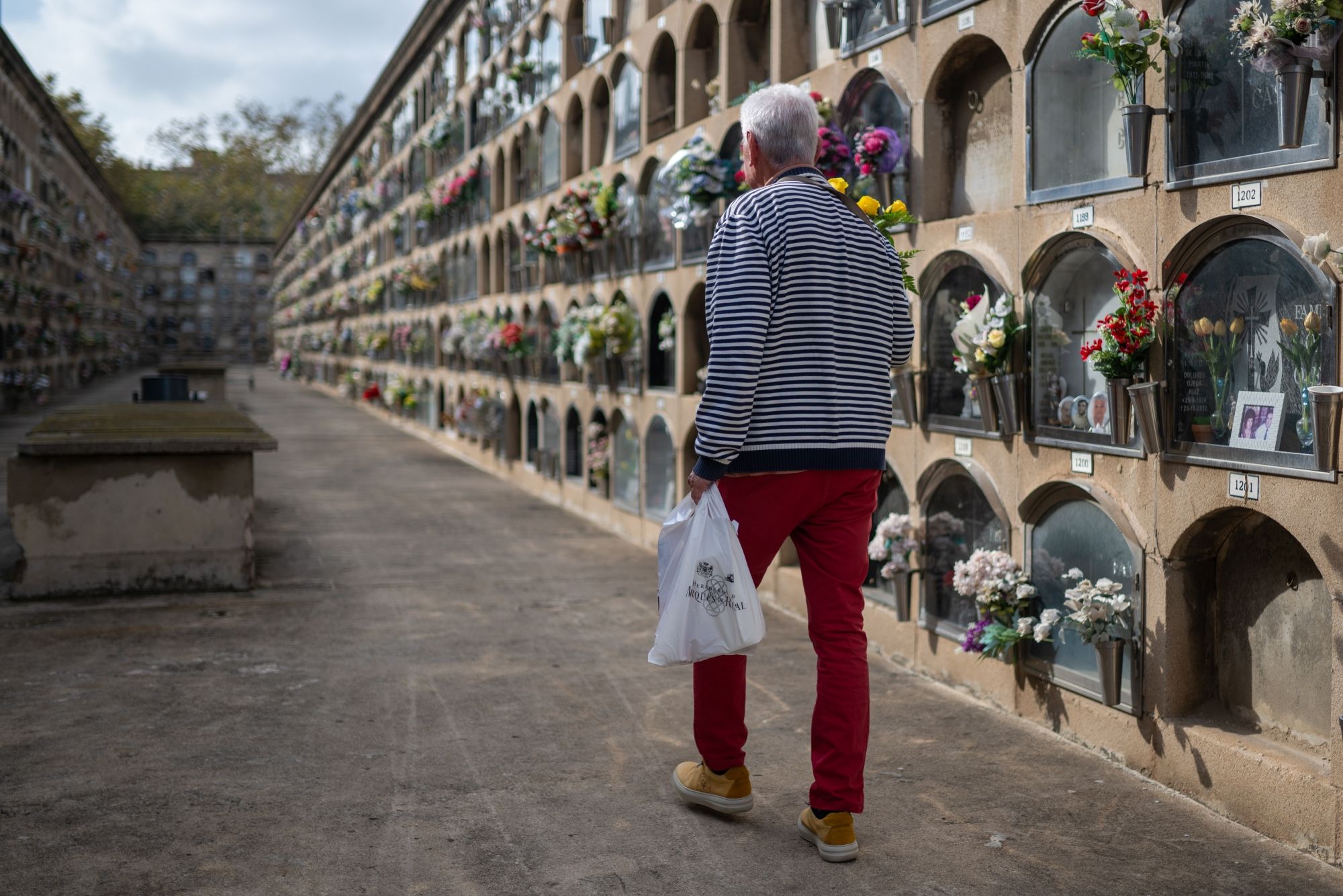 Cuánto cuesta morirse en España en 2024: un funeral no baja de 3.500 €  y puede llegar a 8.000