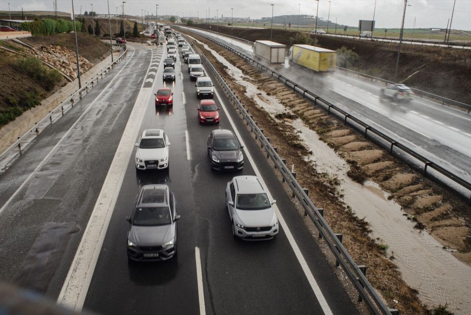 ¿Cómo debemos conducir en una zona inundada por la DANA?