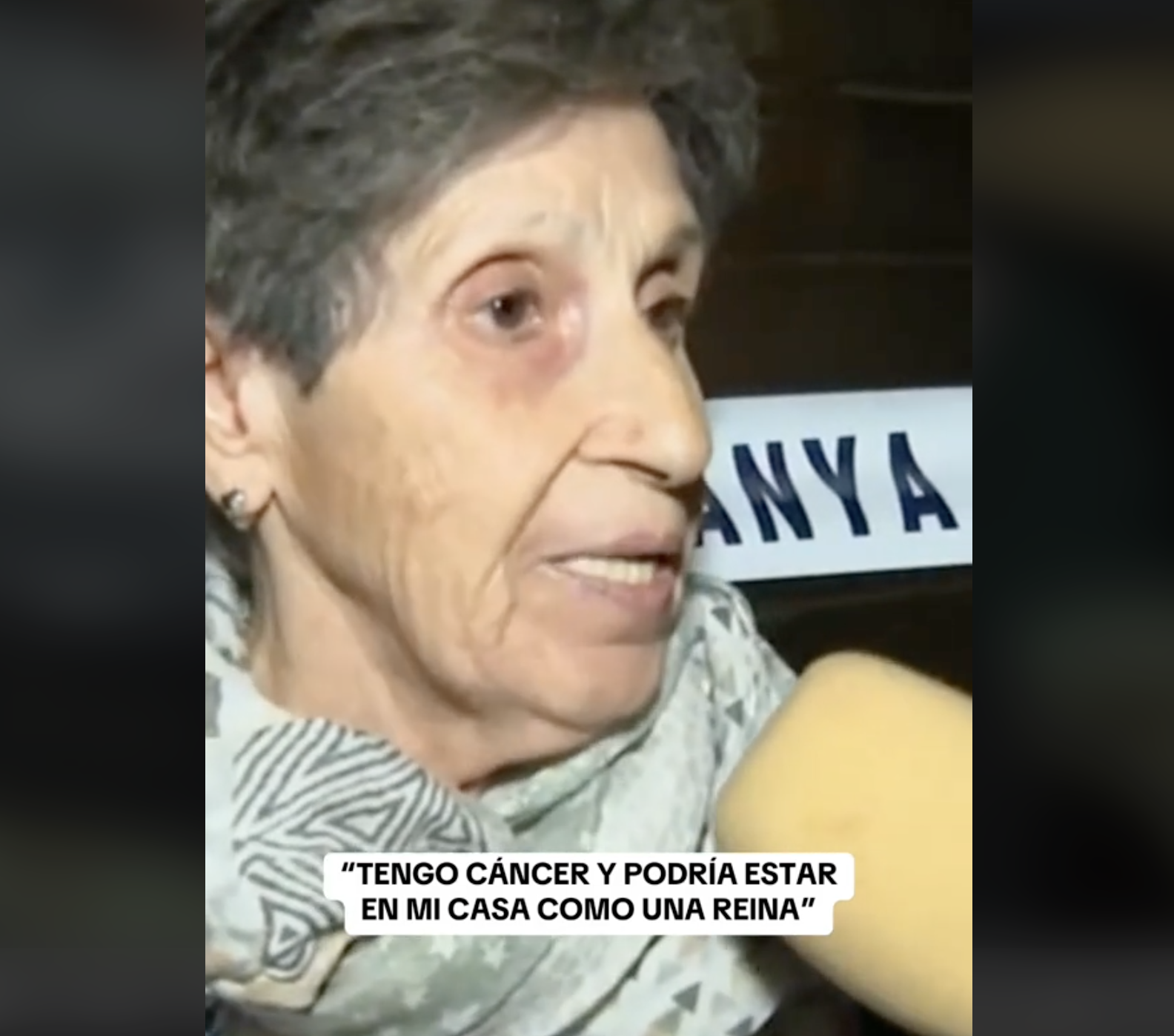 VÍDEO Carmen, con 73 años y metástasis, en primera línea ayudando tras la DANA