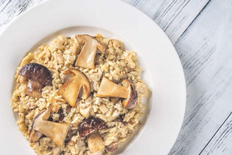 Dos arroces con setas en plena temporada: en risotto y el arroz con liebre de Sacha Hormaechea. Foto: bigstock