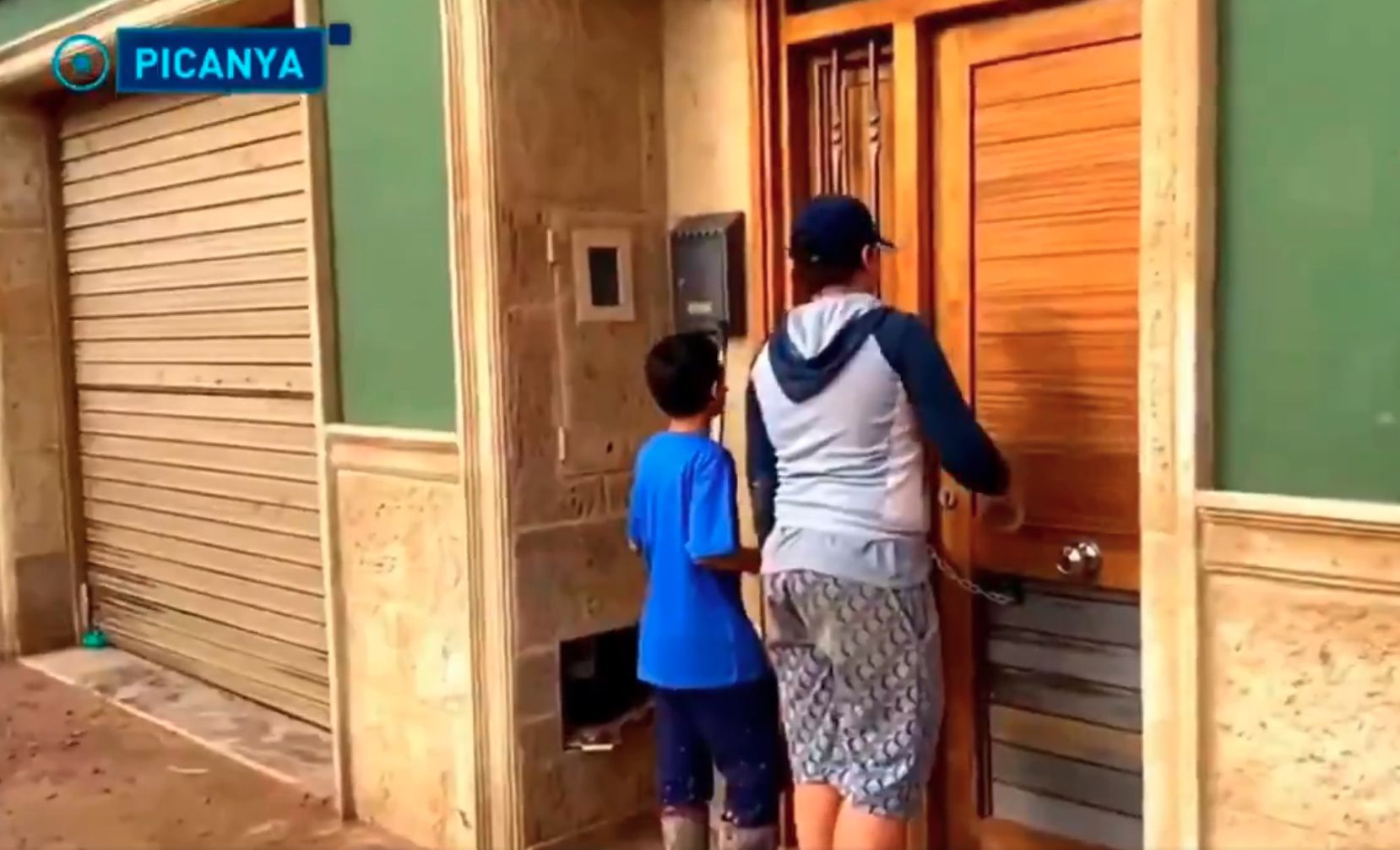 Héroes en la DANA: estos niños ayudan a los mayores llevándoles comida a sus casas