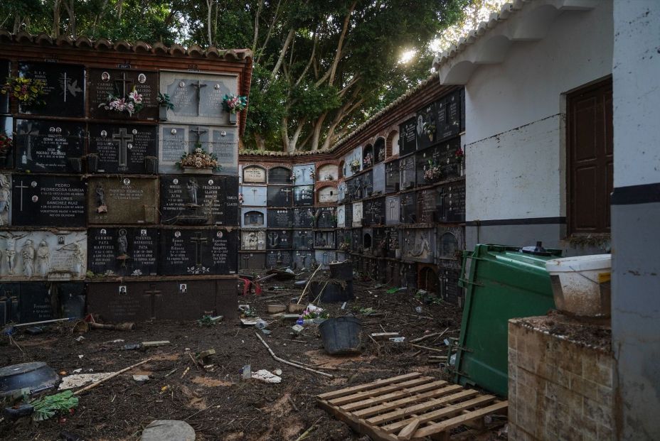 Los daños en cementerios por la DANA obligan a enterrar en otras localidades o a incinerar