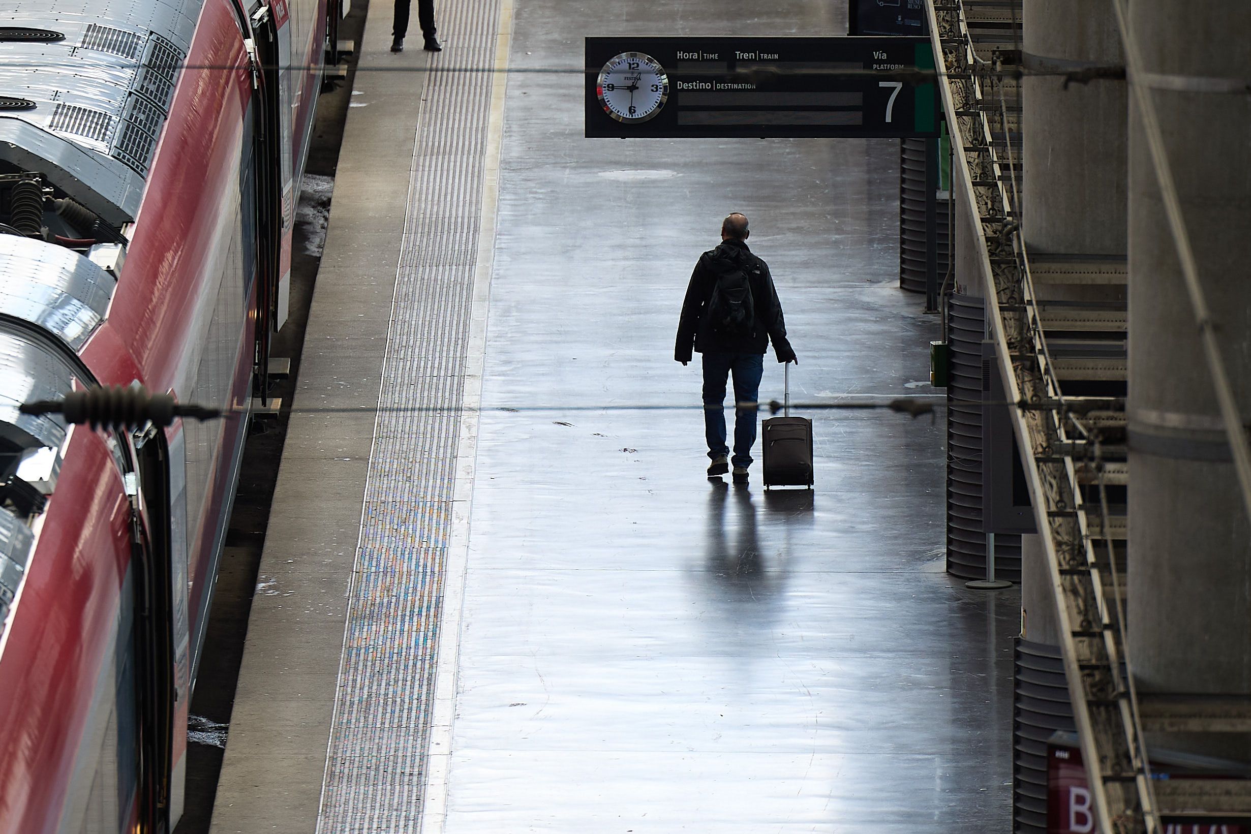 Maquinista de Renfe se jubila y así se despide de sus pasajeros: "El tren no solo conecta ciudades" (Europa Press)