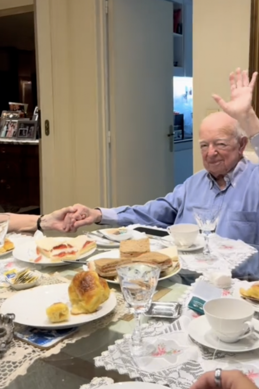 El hermoso gesto de un abuelo de 94 años con su nieta: “es lo más tierno que verán en su vida”