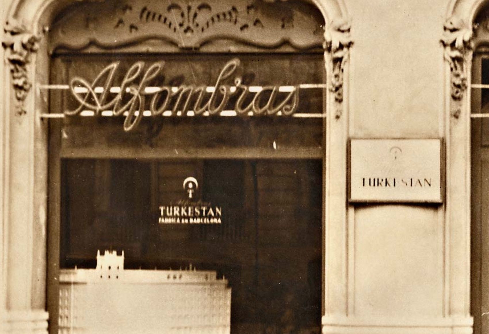 Adiós a un icono comercial de Barcelona: cierra por jubilación la centenaria tienda Turkestan