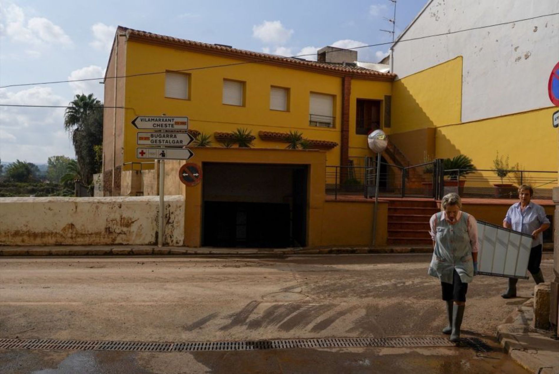 Los voluntarios sénior han sido imprescindibles en la DANA: "Todos aportan su granito de arena"