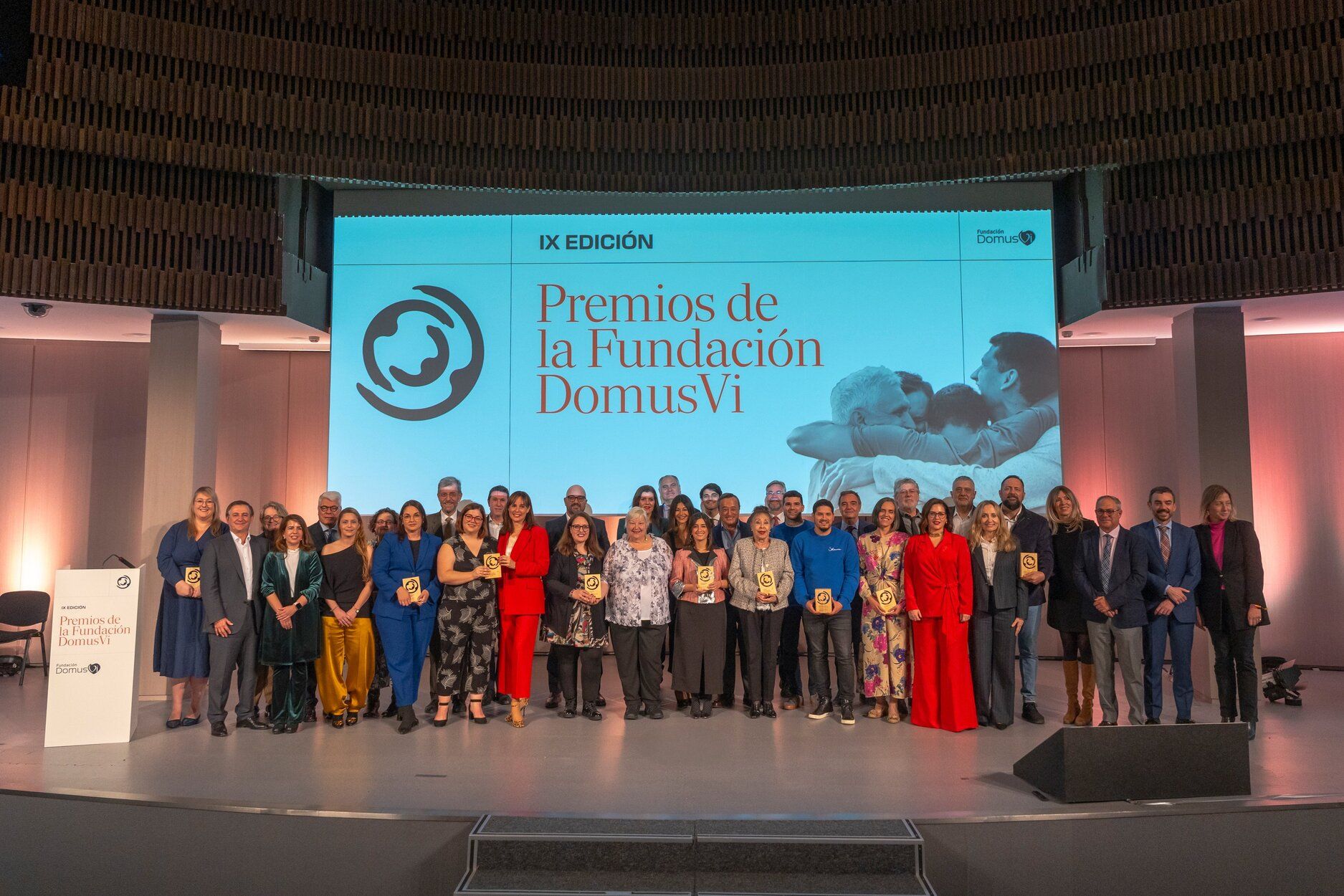 La Fundación DomusVi premia a iniciativas sociales y homenajea a Gemma Cuervo