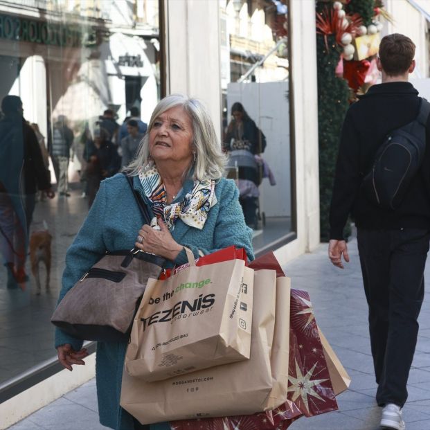 Compras navideñas de 2023 en la Calle Tetuán de Sevilla. Fuente: Rocío Ruz / Europa Press