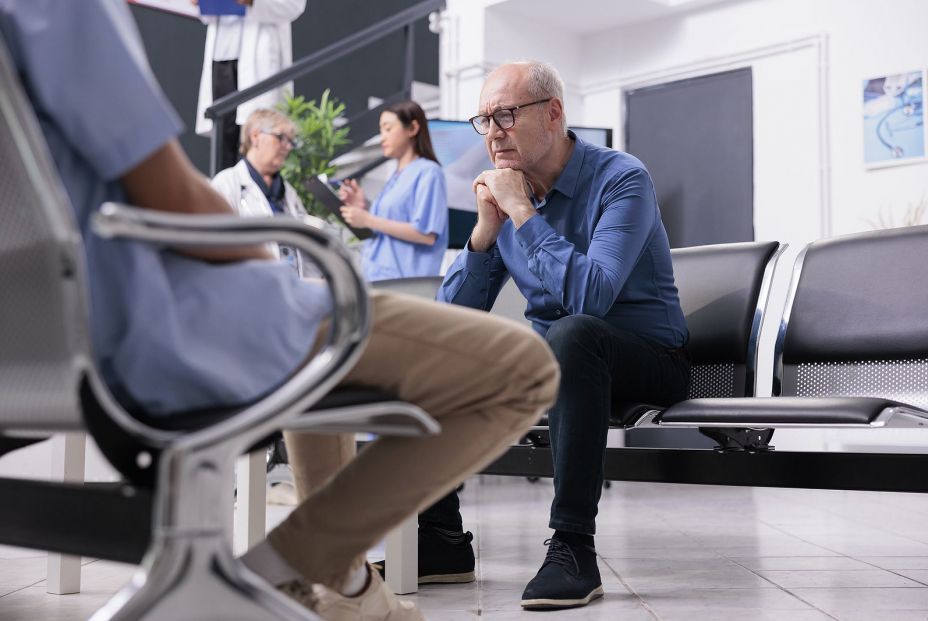 Los mayores se enfrentan a subidas de hasta el 20% en sus seguros de salud. bigstock