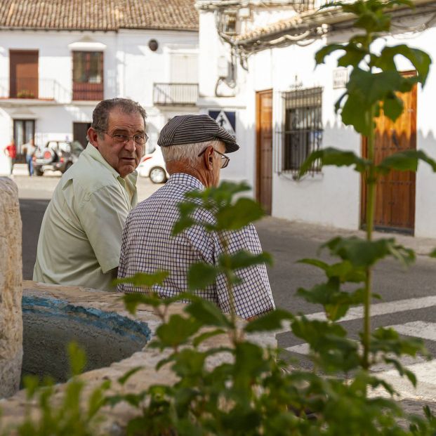 personas mayores pueblo