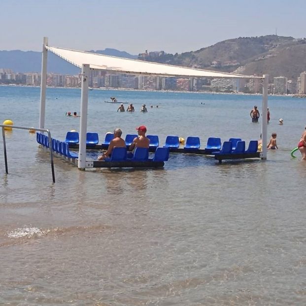 Zona de baño accesible en una playa valenciana. Fuente: Generalitat Valenciana