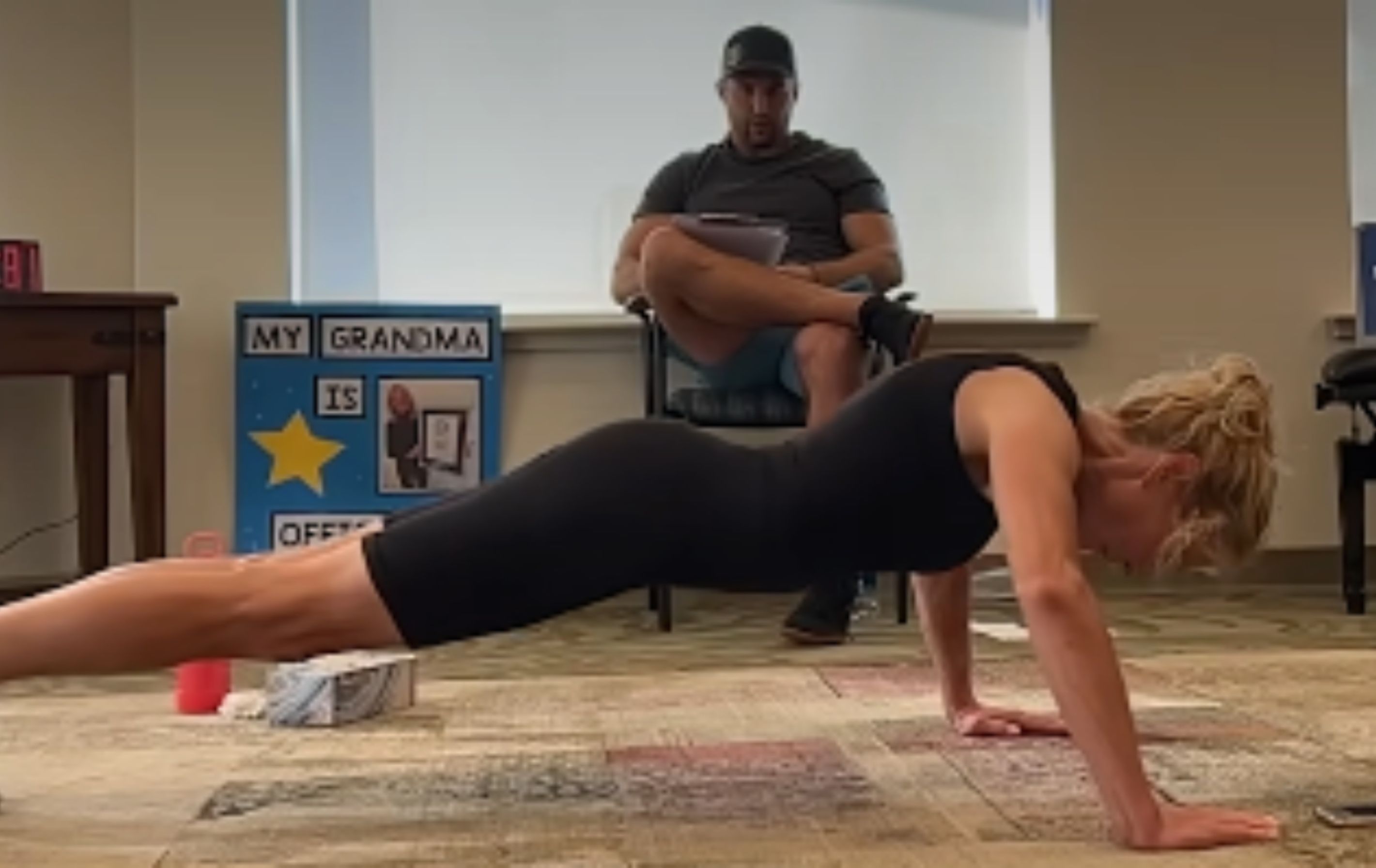 Una canadiense de 59 años logra su segundo récord mundial con más de 1.500 flexiones en una hora (Guinness World Records)