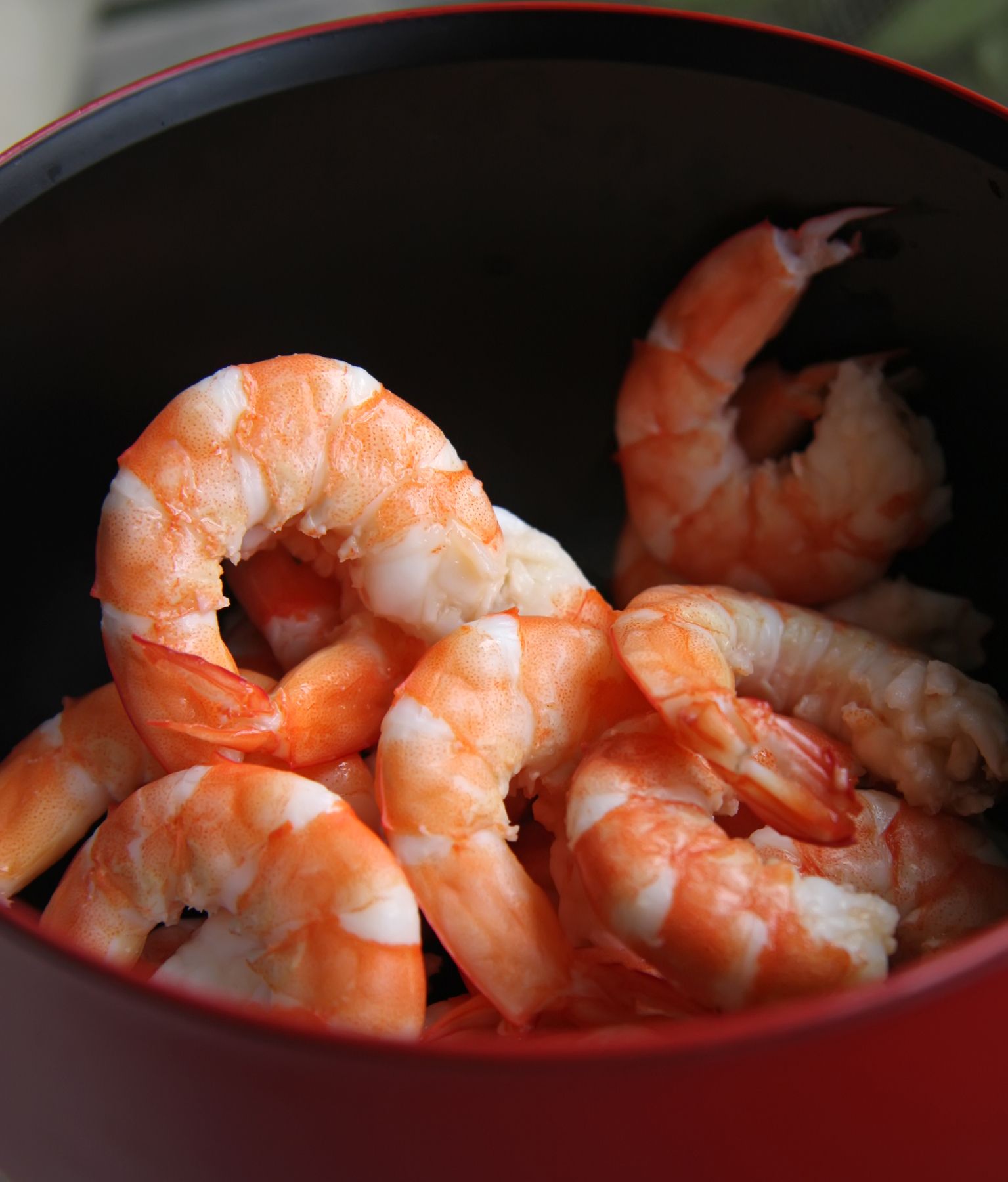 El truco definitivo para pelar gambas sin mancharte las manos. Fuente: BigStock