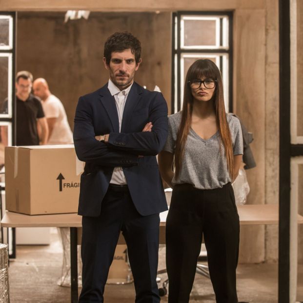 Quim Gutiérrez y Sara Sálamo en 'Al otro barrio'. Fuente: Zeta Studios