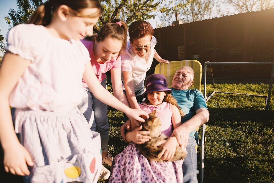 Los niños españoles eligen a los abuelos como compañeros ideales de viaje