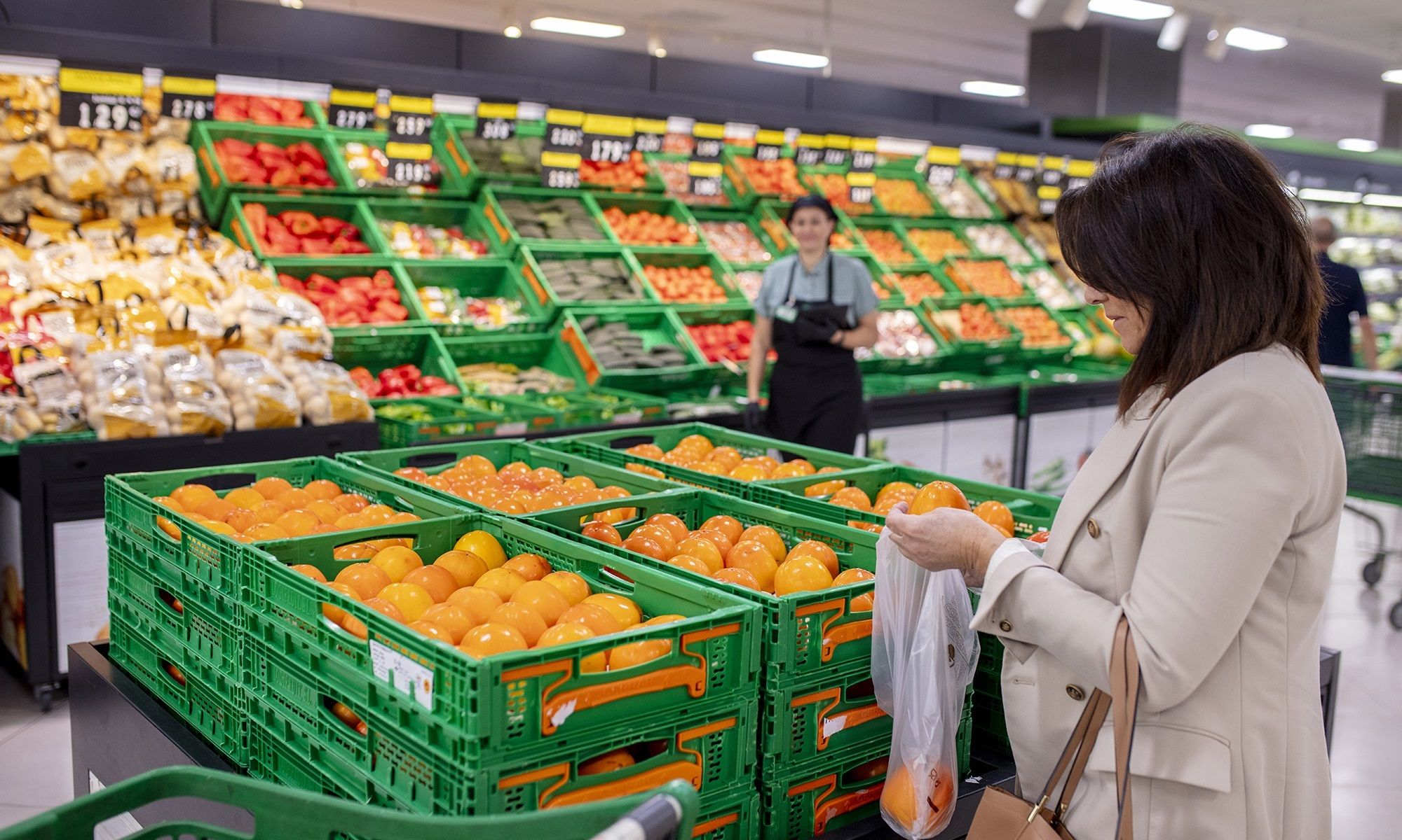 ¿Qué supermercados abren en el puente de la Constitución 2024?