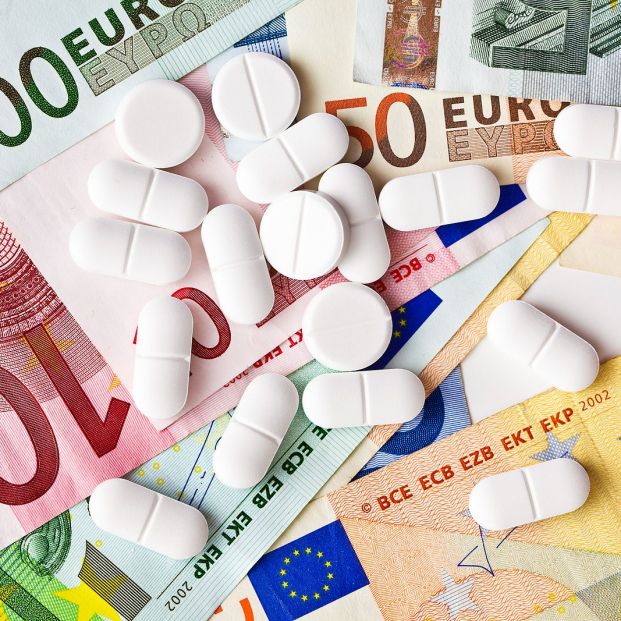 bigstock the pills and euro banknotes 47764648