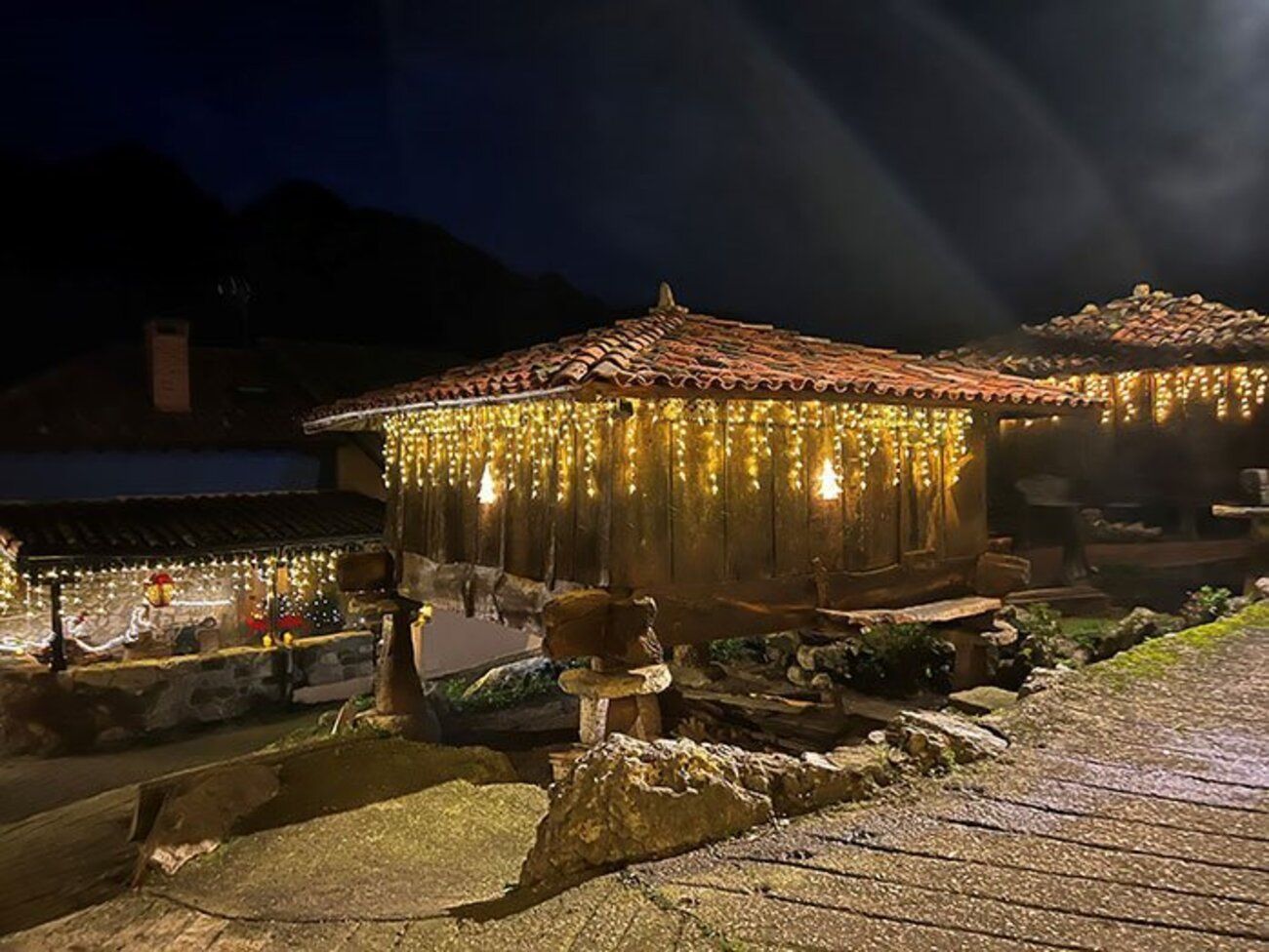 El pueblo de 37 habitantes de Asturias con una decoración navideña de cuento (Turismo Asturias)