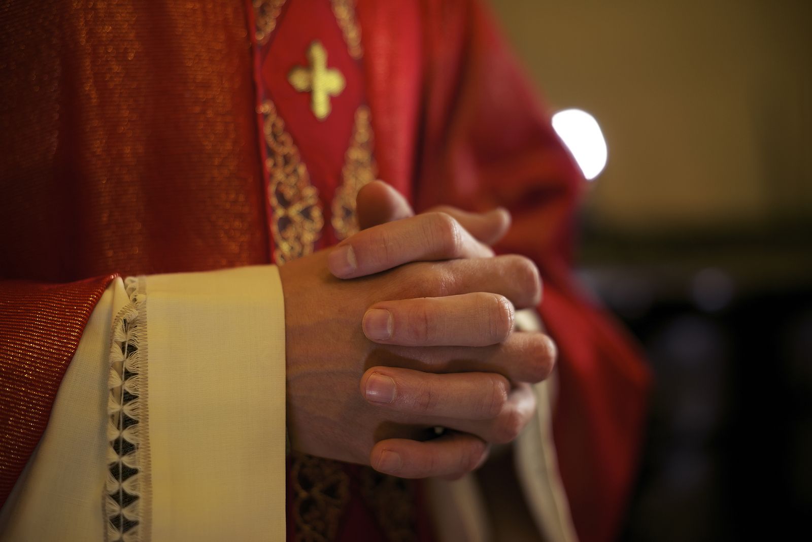 Aumentan las personas que van a misa en España mientras descienden las bodas por la Iglesia