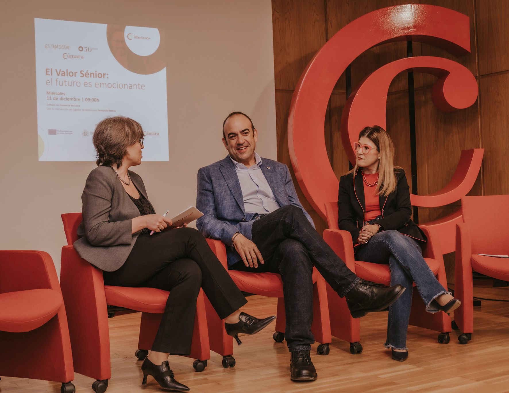 Rosa Mª Medina: "Para la reinserción laboral necesitamos a los empresarios y fomentar la formación"