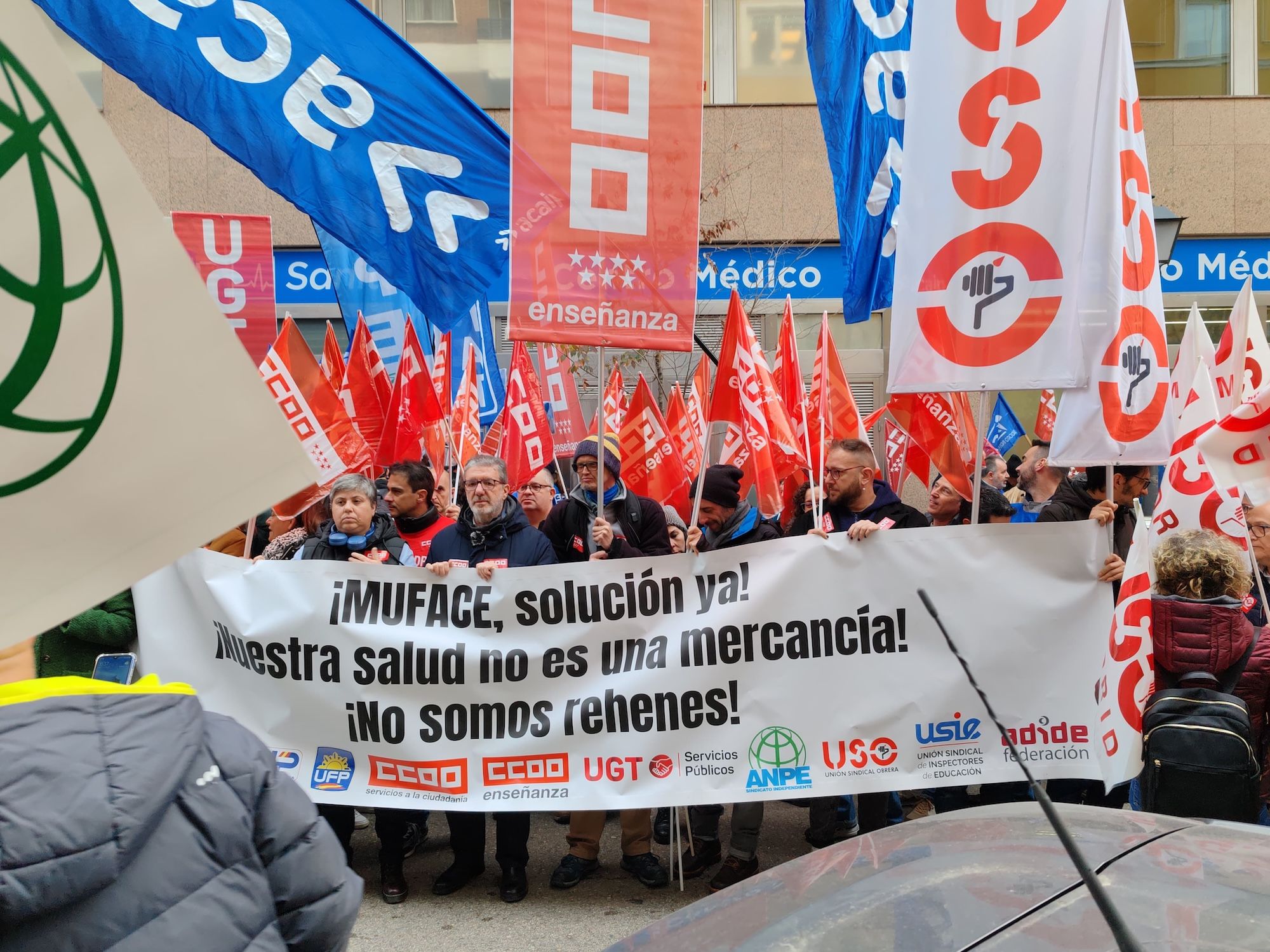 Miles de mutualistas protestan en toda España por una "solución urgente" para Muface