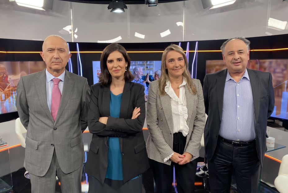 Debate seguros ahorro jubilacion, foto familia - Fedea, Marta Jurado, Mapfre y Santander (Foto, Pepa Montero)