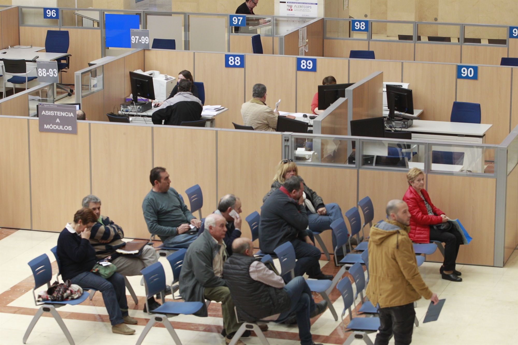 El invento del siglo para paralizar la administración: la cita previa