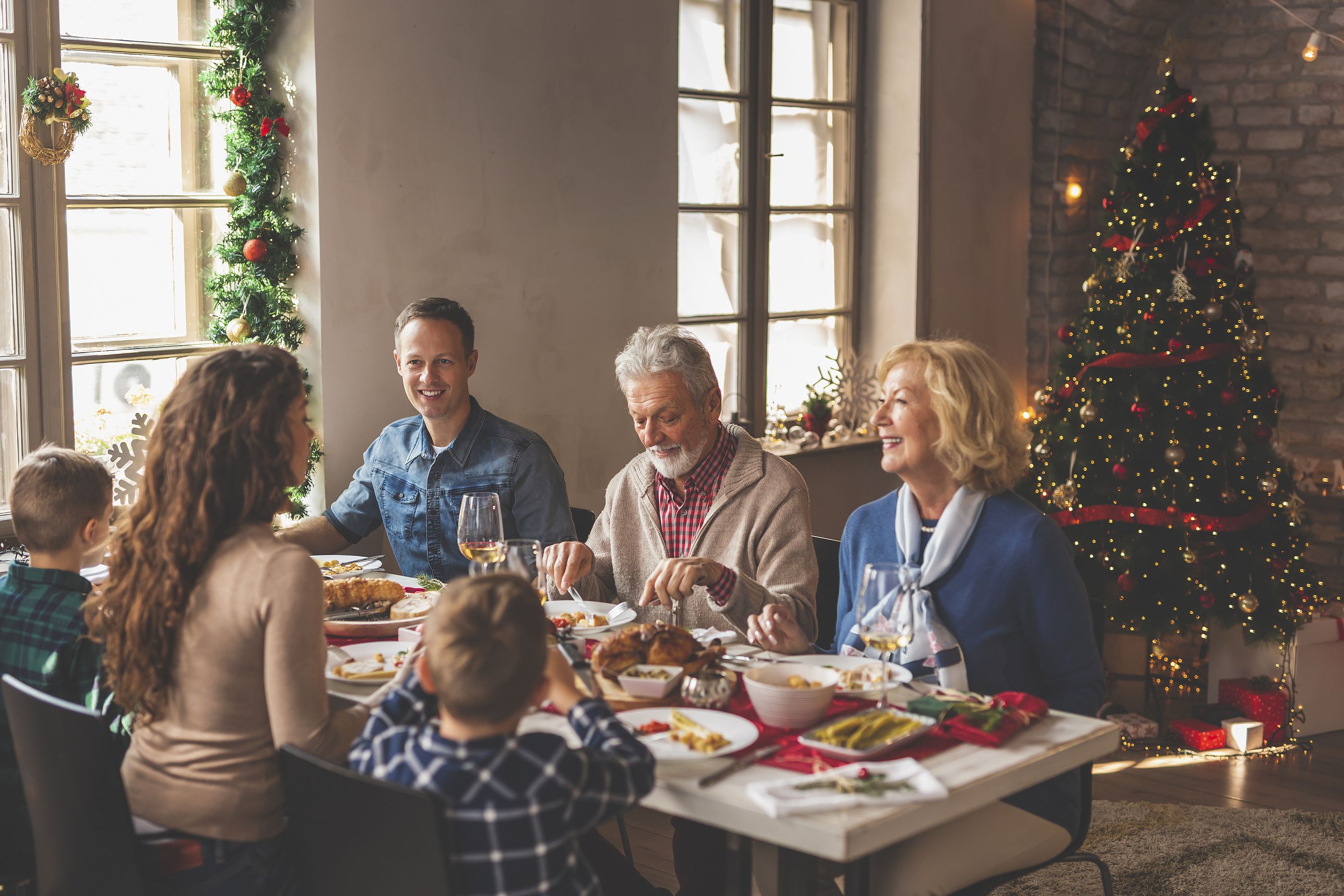 Los españoles afrontan las comidas navideñas más caras: este es el precio que se gastará por familia