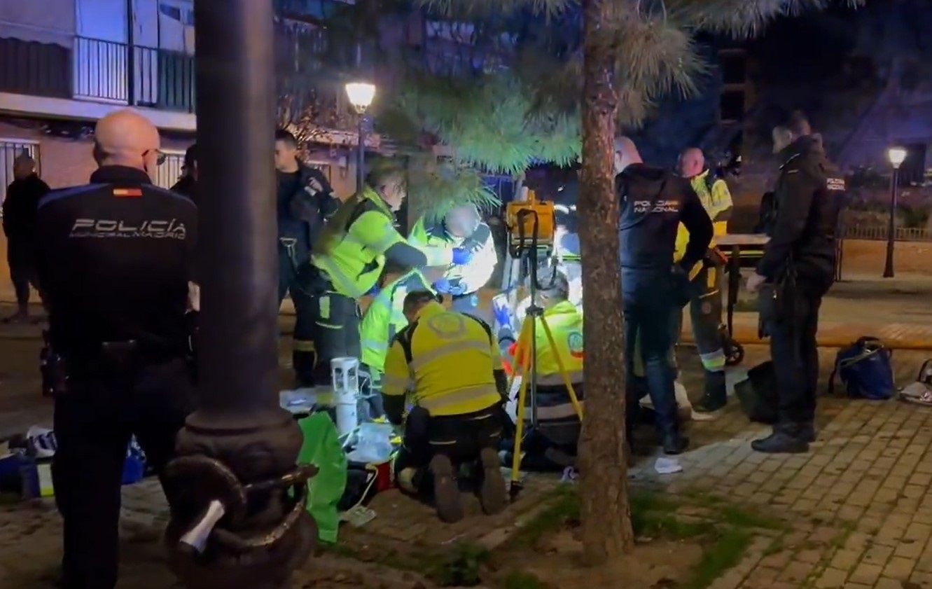 Muere una mujer de 91 años y un hombre de 83 está grave en el incendio de su vivienda en Madrid