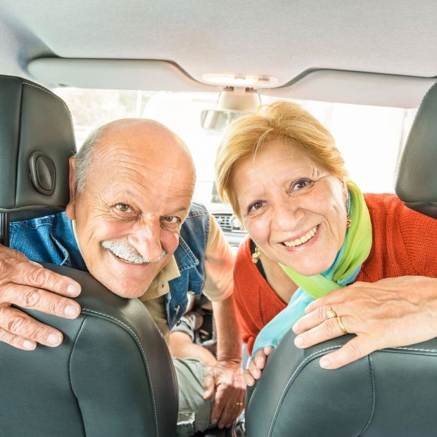 Galicia es la CCAA donde más personas mayores de 70 años utilizan coches compartidos (Bigstock)