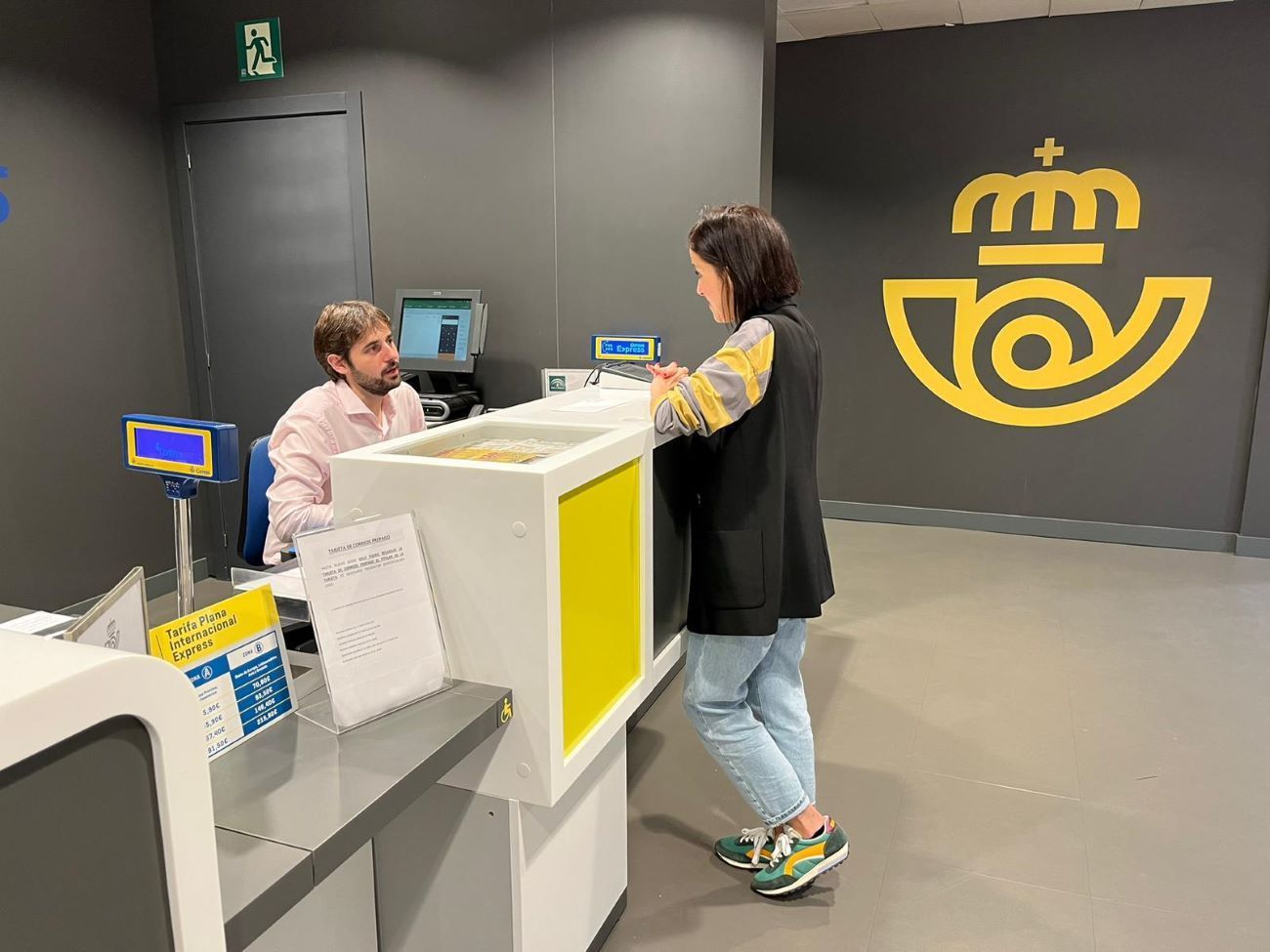 Correos llevará dinero en efectivo a los clientes de 11 cajas rurales