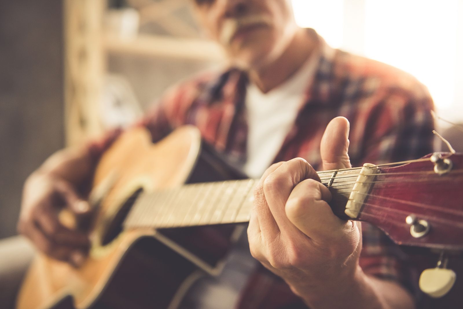 La artrosis va perjudicando a mi guitarra y canciones, la artrosis discográfica también