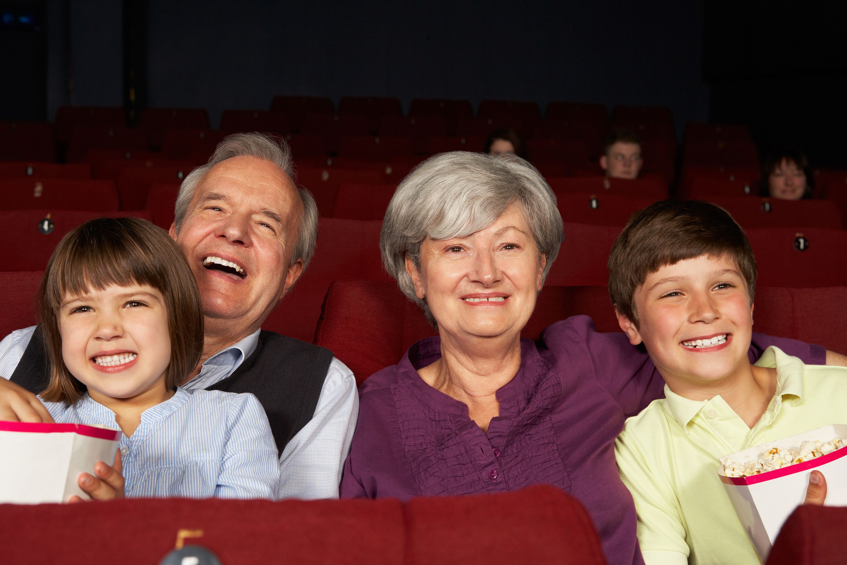 Descuentos por ir al cine con tus nietos: así es la iniciativa de una sala de Barcelona