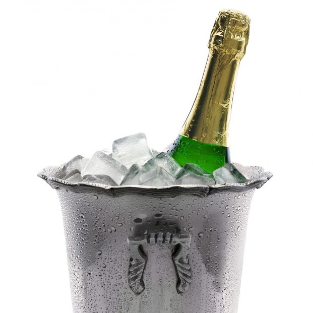 Sidra en una cubitera. Fuente: Bigstock