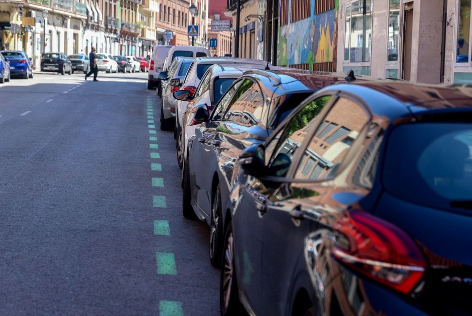 Los coches de Madrid sin etiqueta podrán aparcar en su barrio durante todo 2025