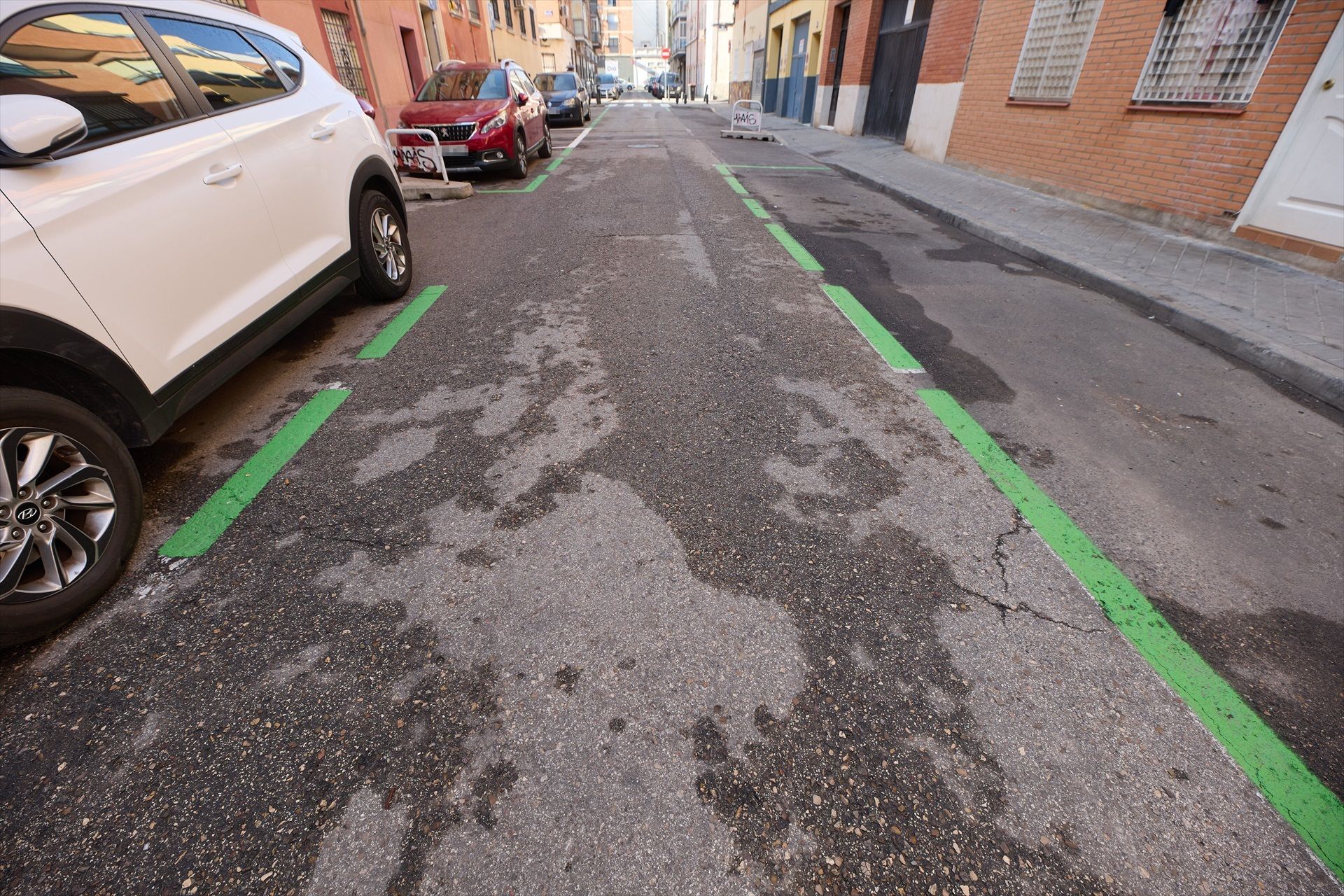 Los coches de Madrid sin etiqueta podrán aparcar en su barrio durante todo 2025