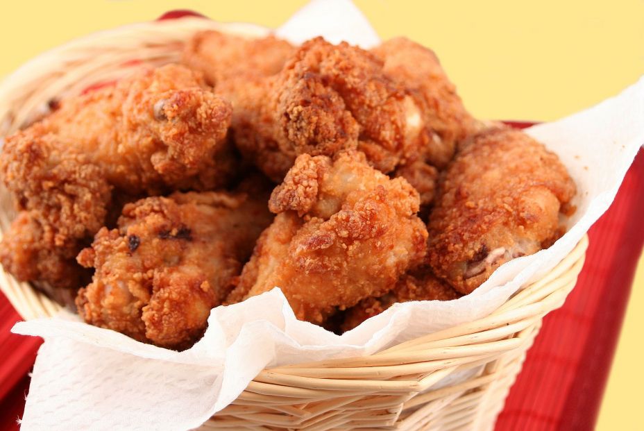 Pollo frito. Bigstock