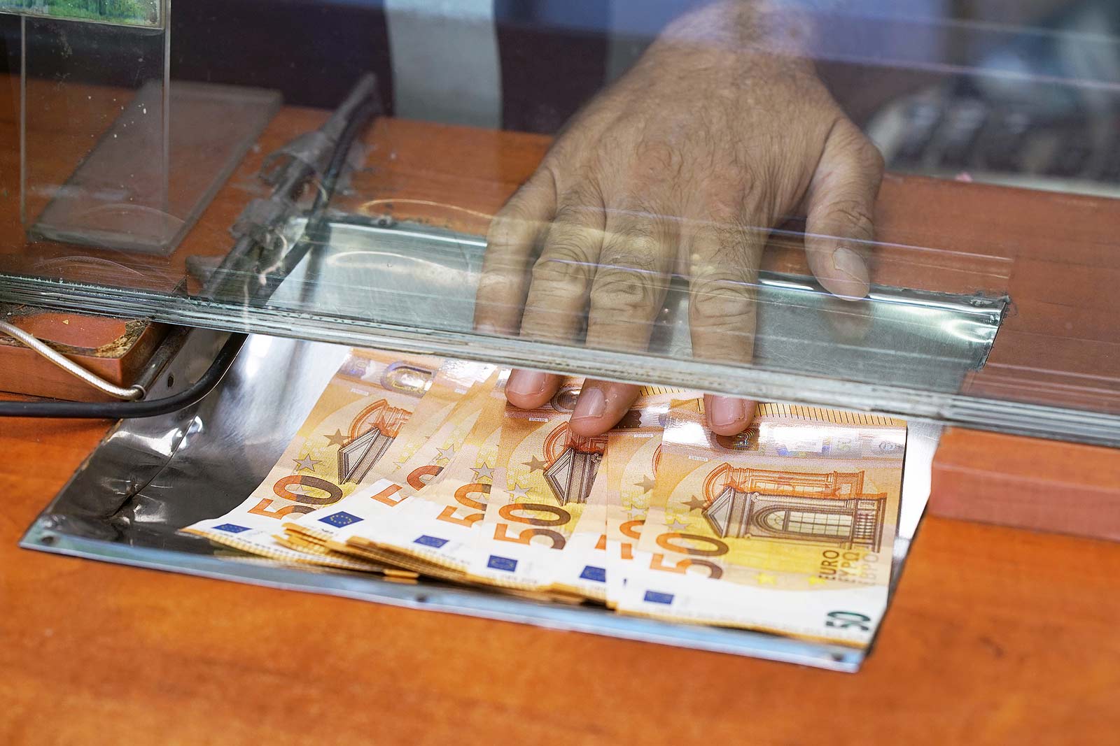 Pago de las pensiones en enero de 2025: ¿cuál es la fecha de cobro en cada banco?. Fotobigstock