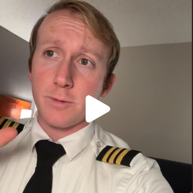 Un piloto explica por qué es necesario tener activado el modo avión durante todo el vuelo (Tiktok: @perchpoint)