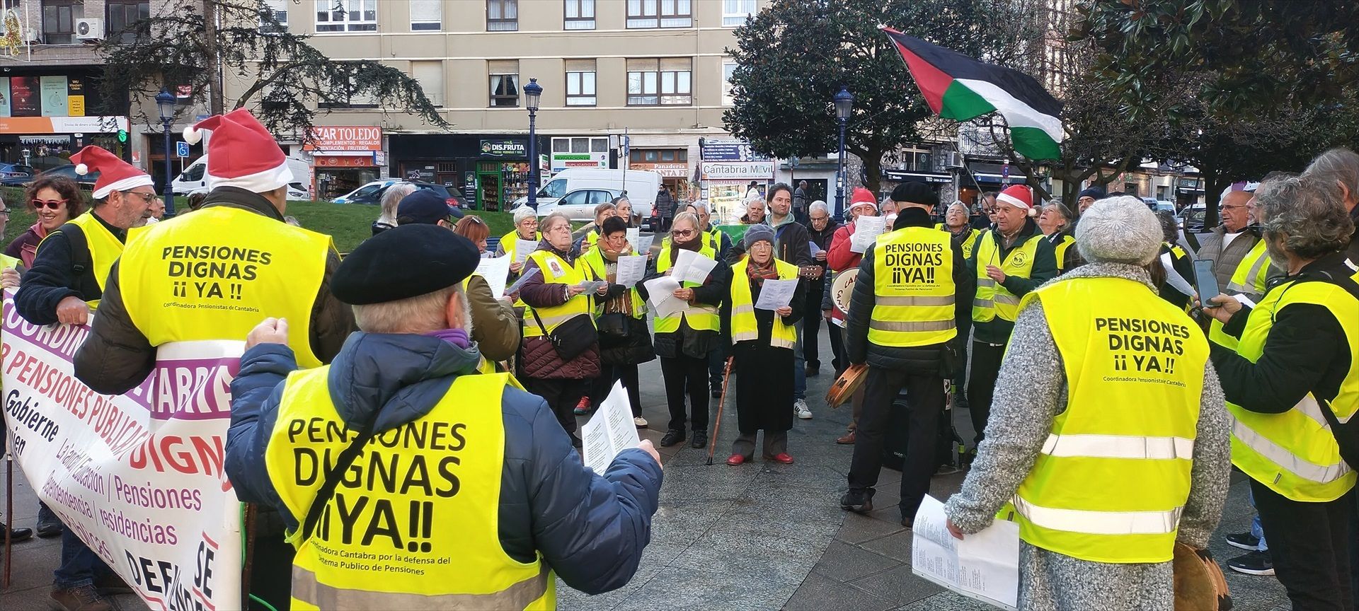 Pensionistas cantan sus "verdades" con villancicos protesta