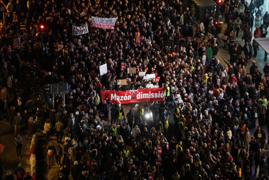 EuropaPress 6426850 decenas personas tercera manifestacion convocada contra gestion dana