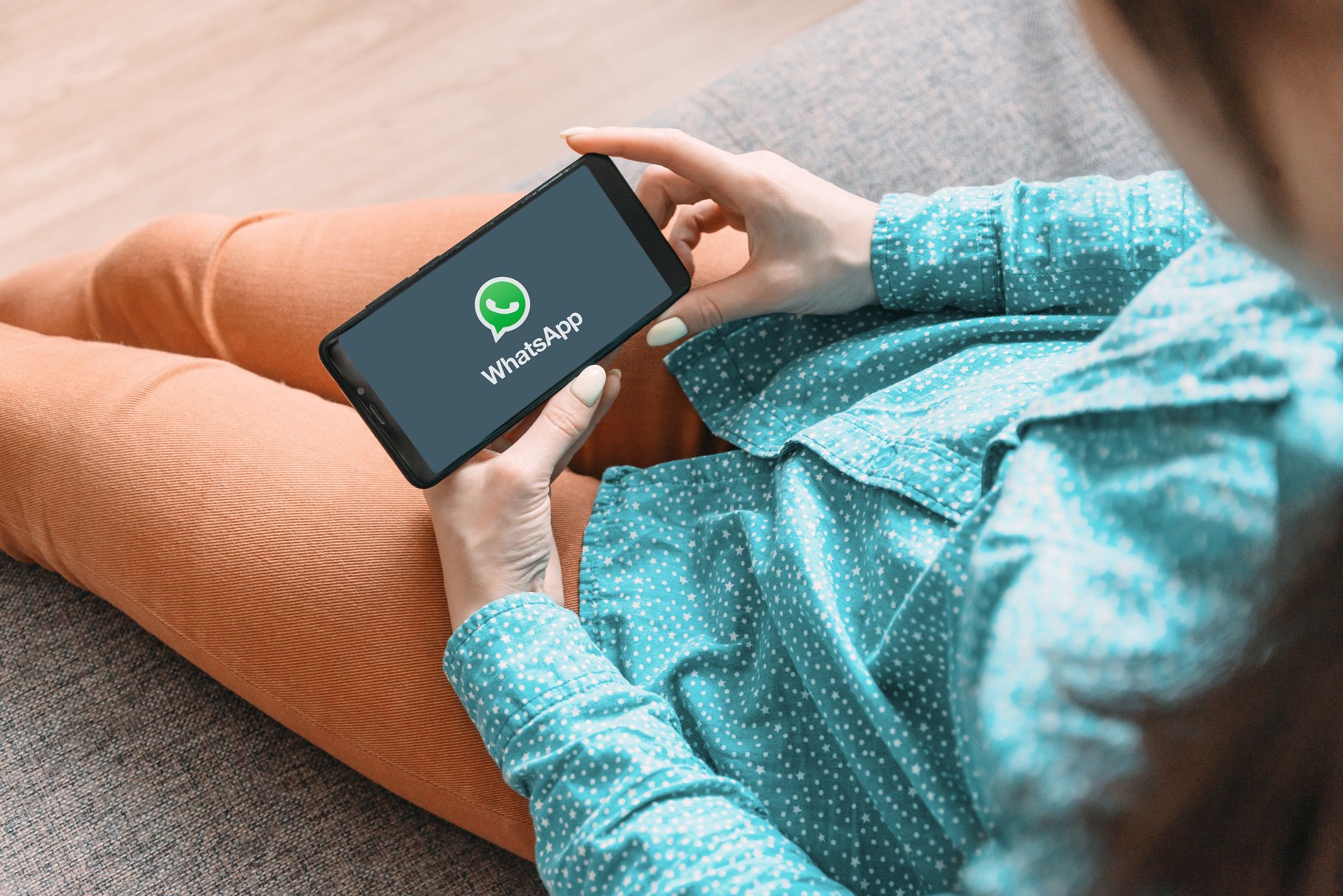 Así puedes felicitar el Año Nuevo a todos tus contactos de WhatsApp a la vez (Bigstock)