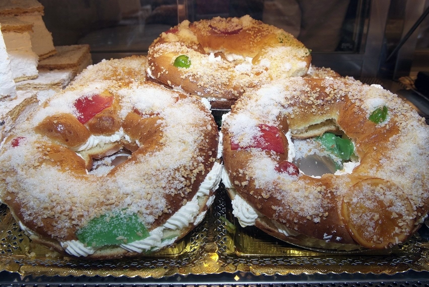 Este es el mejor roscón de Reyes relleno de nata de 2024, según la OCU